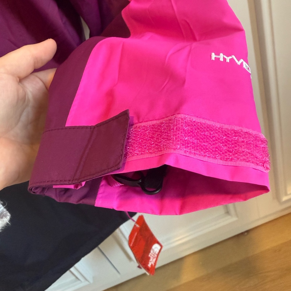 The North Face Kids' Pink and Black Puffer Jacket - Picture 5 of 9